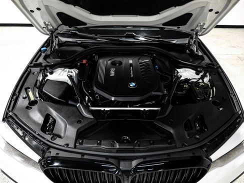 Used 2018 BMW 540i w/ M Sport Package image 61