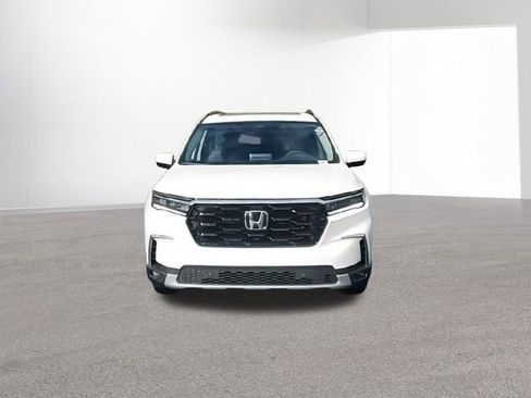 New 2025 Honda Pilot Touring image 3