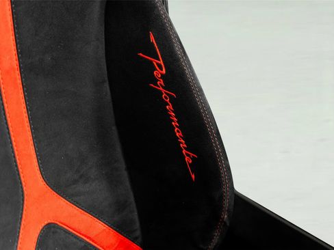 Used 2018 Lamborghini Huracan Performante AWD/4WD image 36