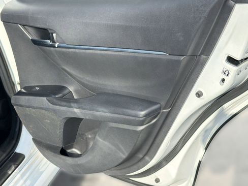 Used 2019 Toyota Camry LE FWD image 30