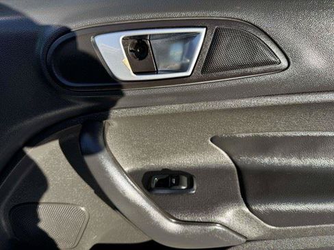 Used 2014 Ford Fiesta Titanium FWD image 43