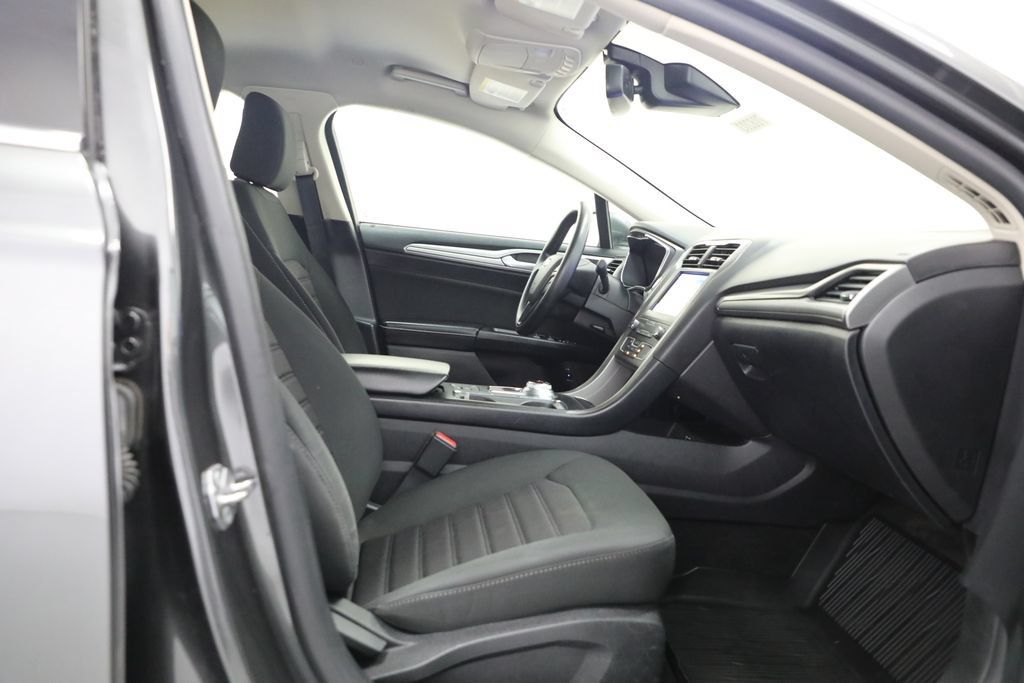 Used 2020 Ford Fusion SE FWD image 7