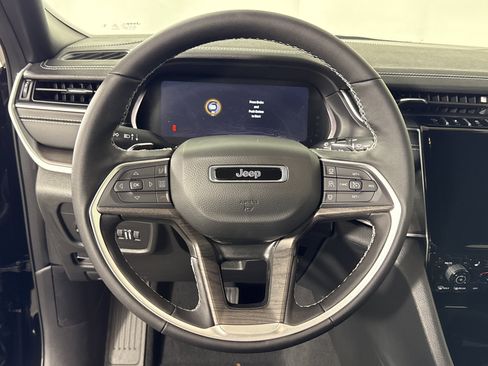 New 2025 Jeep Grand Cherokee Limited w/ Trailer Tow Package image 16