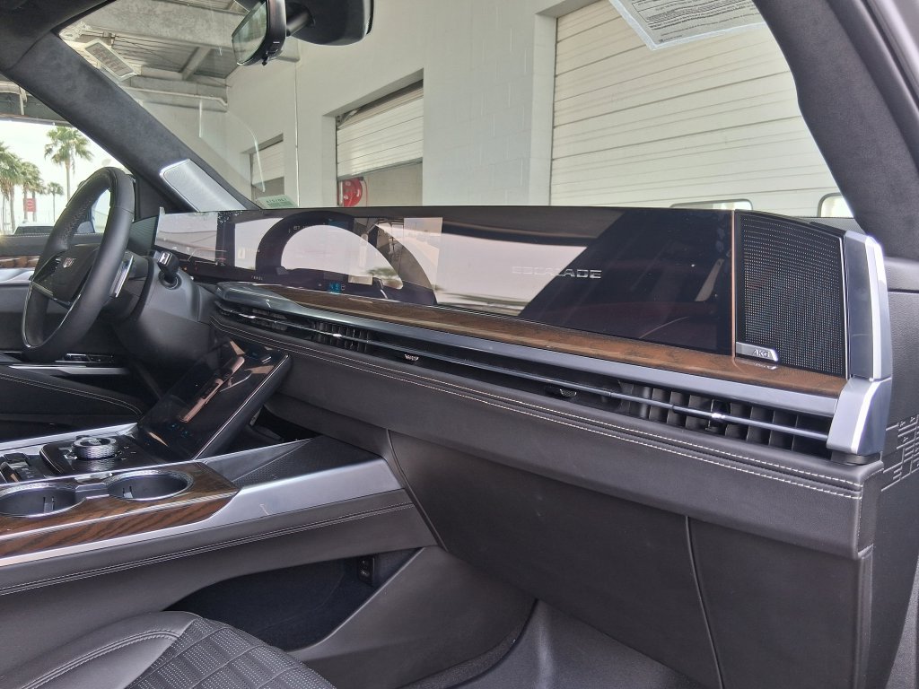 Used 2026 Cadillac Escalade Platinum Sport w/ LPO, Floor Liner Package RWD image 17
