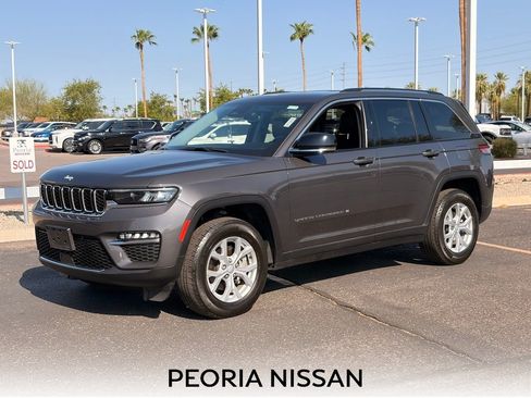 Used 2023 Jeep Grand Cherokee Limited AWD/4WD image 1