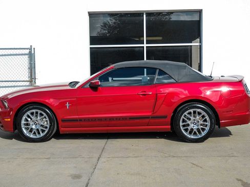 Used 2013 Ford Mustang Premium image 11