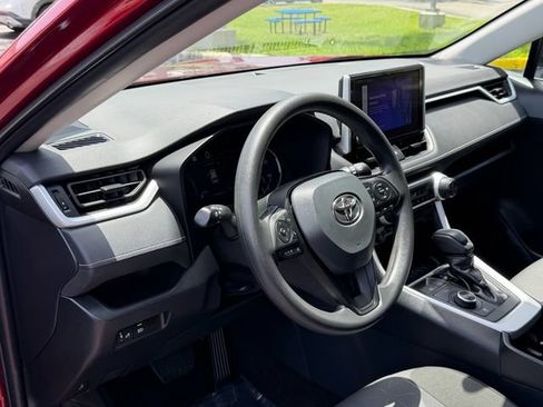 Used 2025 Toyota RAV4 XLE AWD/4WD image 12