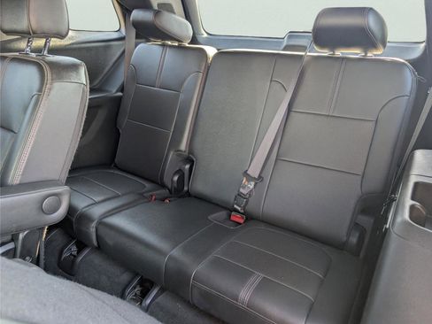 Used 2023 Chevrolet Traverse RS image 34