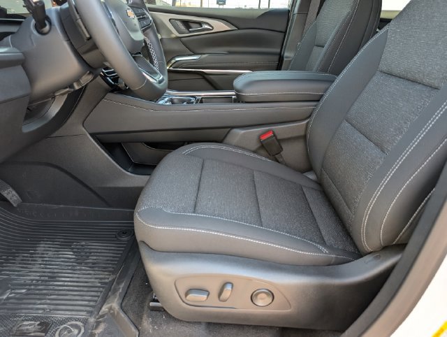 New 2027 Chevrolet Traverse LT w/ Driver Confidence Package FWD image 10