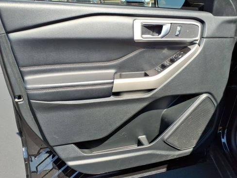 Used 2022 Ford Explorer XLT AWD/4WD image 11