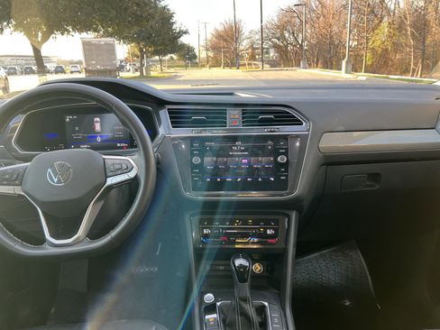 Certified 2022 Volkswagen Tiguan SE image 27