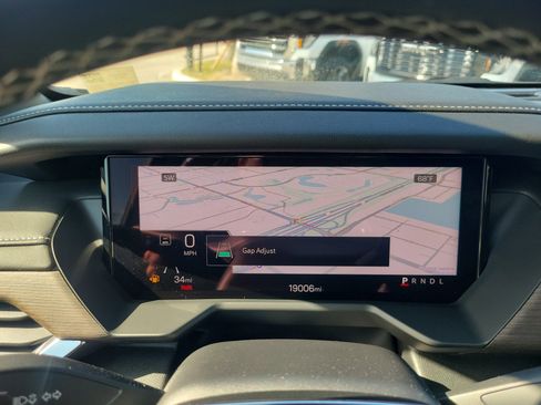 Used 2024 GMC Acadia Denali image 24