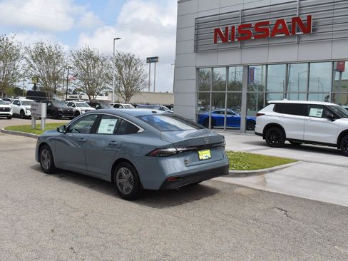Used 2026 Nissan Sentra SV w/ Floor Mat Package FWD image 5