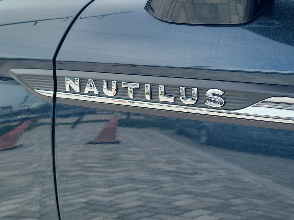 Used 2022 Lincoln Nautilus Reserve FWD image 10