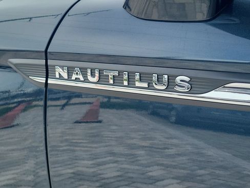 Used 2022 Lincoln Nautilus Reserve FWD image 10