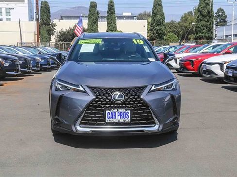 Used 2019 Lexus UX 200 image 3