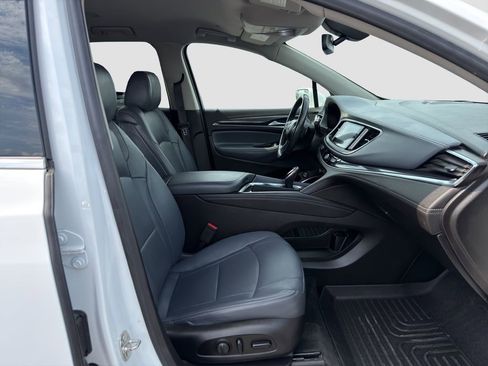 Used 2020 Buick Enclave Essence image 18