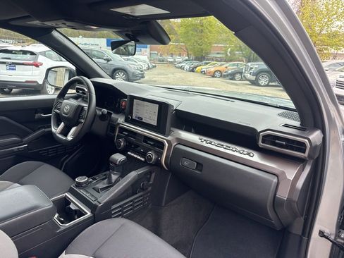 Used 2024 Toyota Tacoma TRD Off-Road AWD/4WD image 17