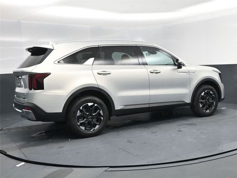 New 2026 Kia Sorento S image 4