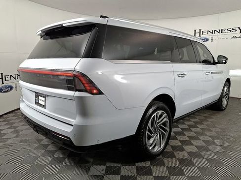 New 2025 Lincoln Navigator L Reserve AWD/4WD image 4