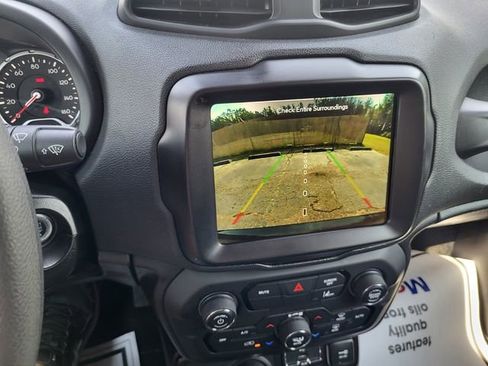 Used 2023 Jeep Renegade Latitude image 17