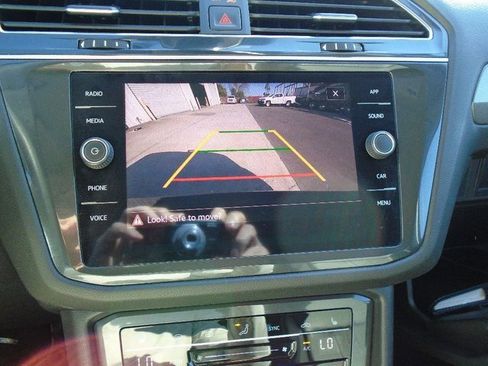 Used 2022 Volkswagen Tiguan SE image 18