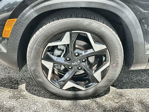 Used 2024 Kia Seltos EX FWD image 14