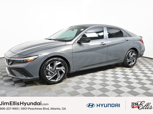 Certified 2025 Hyundai Elantra SEL image 2