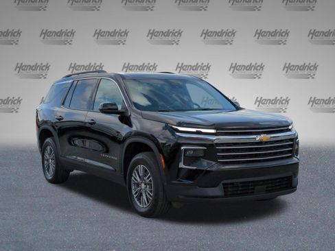 Used 2026 Chevrolet Traverse LT AWD/4WD image 2