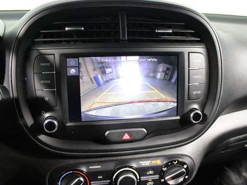 Used 2025 Kia Soul LX w/ LX Technology Package FWD image 13
