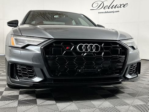 Used 2025 Audi S6 Premium Plus w/ Premium Plus Package AWD/4WD image 32