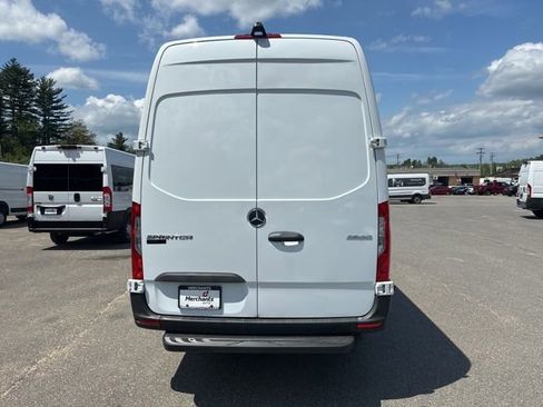 Used 2023 Mercedes-Benz Sprinter 2500 image 4