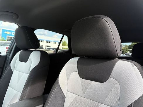 Used 2025 Chevrolet Trax LS w/ LS Convenience Package FWD image 18