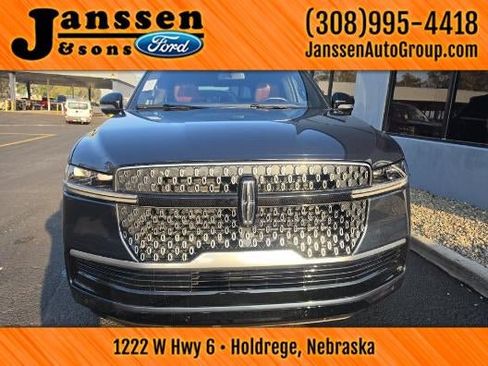 Used 2025 Lincoln Navigator L Reserve AWD/4WD image 2