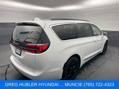 Used 2022 Chrysler Pacifica Limited FWD image 15