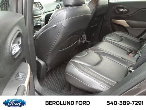 Used 2018 Jeep Cherokee Latitude w/ Altitude Package image 34