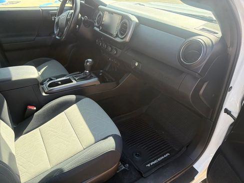 Used 2020 Toyota Tacoma TRD Sport w/ Technology Package AWD/4WD image 30