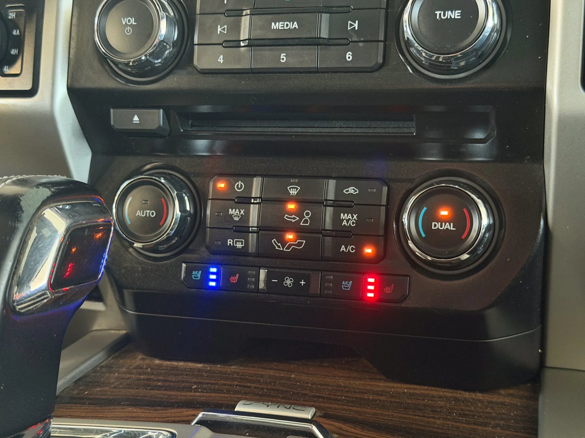 Used 2015 Ford F150 Lariat AWD/4WD image 35