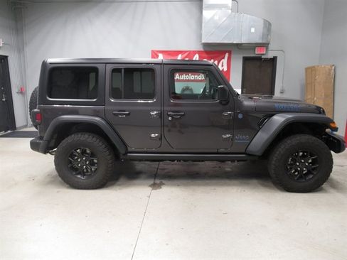 Used 2024 Jeep Wrangler Unlimited AWD/4WD image 8