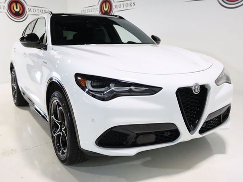 Used 2024 Alfa Romeo Stelvio Veloce image 28