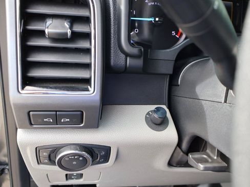 Used 2018 Ford F250 XLT w/ XLT Premium Package AWD/4WD image 13