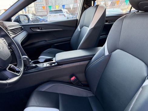 Used 2025 Toyota Camry SE image 27