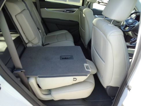 Used 2017 Cadillac XT5 Luxury image 39