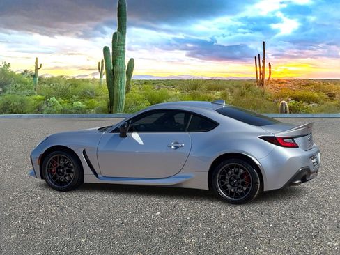 Used 2025 Toyota GR86 Premium w/ Performance Package image 4