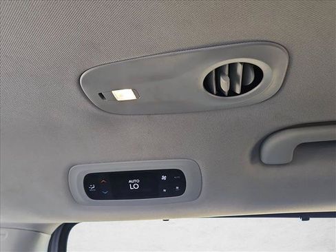 Used 2023 Chrysler Pacifica Touring-L FWD image 22