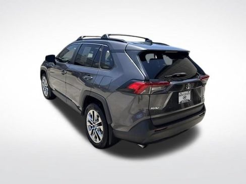 Used 2021 Toyota RAV4 XLE Premium FWD image 5