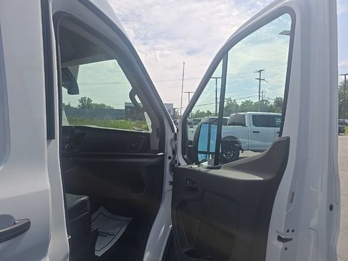 Used 2023 Ford Transit 250 Medium Roof AWD image 34