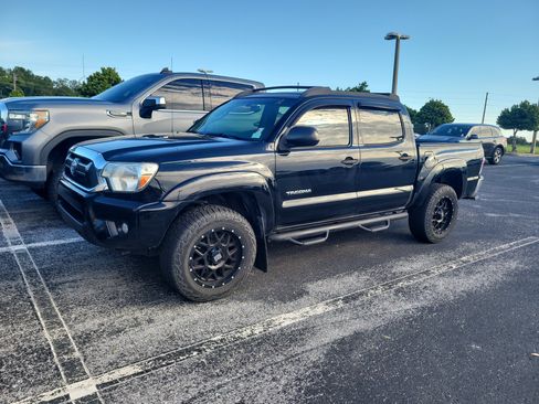 Used 2015 Toyota Tacoma PreRunner w/ SR5 Package RWD image 3