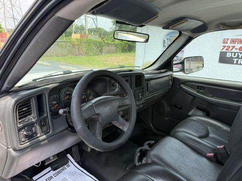 Used 2005 GMC Sierra 2500 W/T RWD image 10