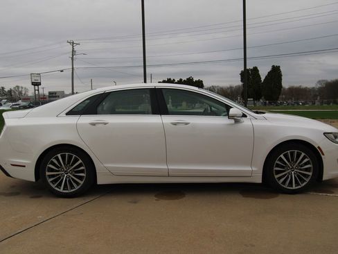 Used 2017 Lincoln MKZ Select w/ Technology Package image 4